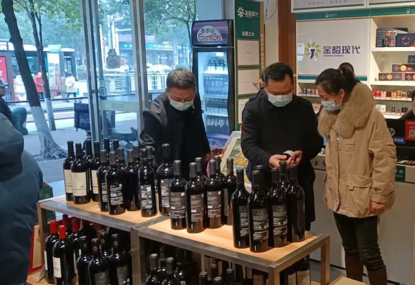 严守食品安全底线，筑牢疫情防控防线——烟草制品零售的责任与实践